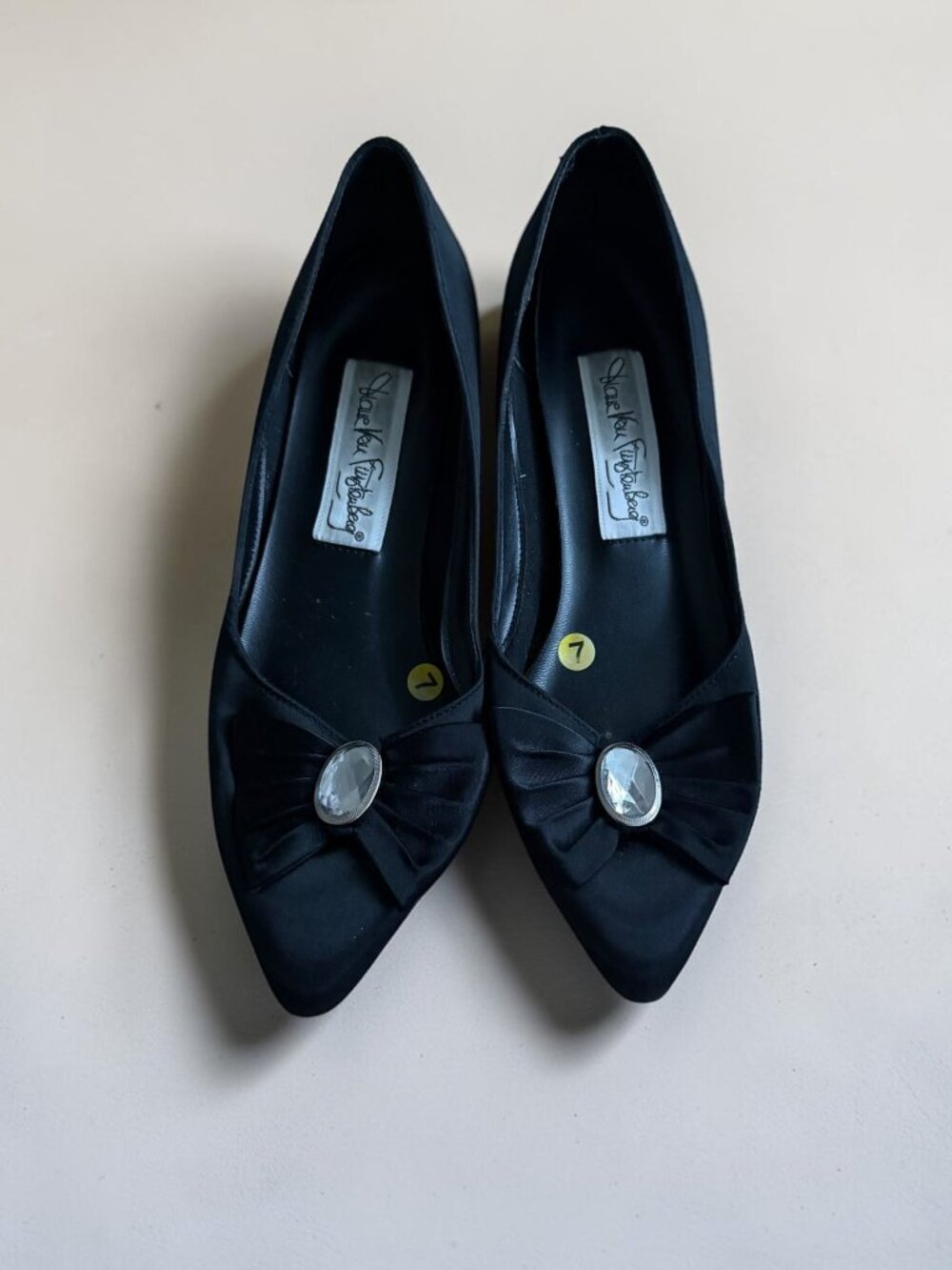 DIANE VON FURSTENBERG Vintage Black Bow Kitten Heels Size 7